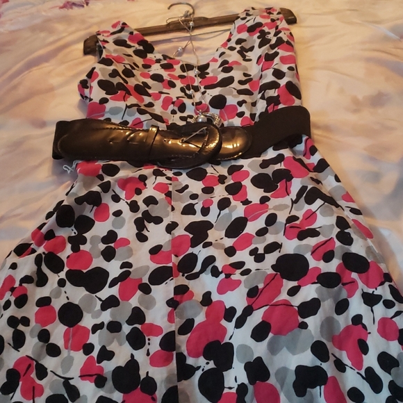 Dress - Picture 2 of 14